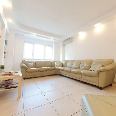 Appartement Spacious 2 Bedroom At Romanian Atheneum