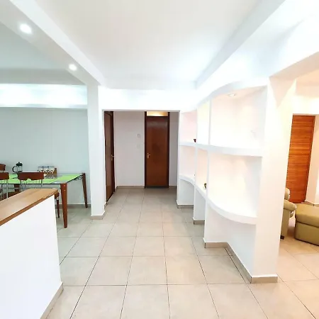 Spacious 2 Bedroom At Romanian Atheneum Bucarest