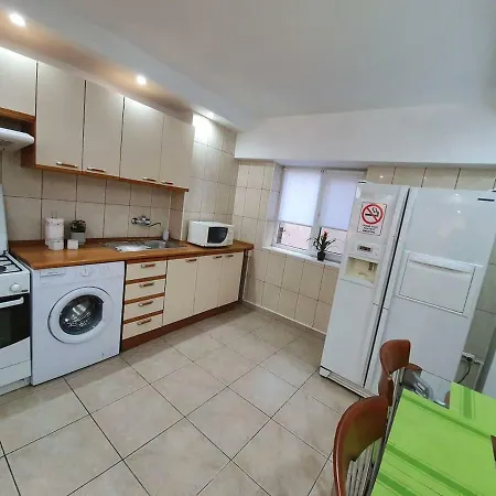 Spacious 2 Bedroom At Romanian Atheneum *