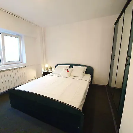 Spacious 2 Bedroom At Romanian Atheneum Appartement