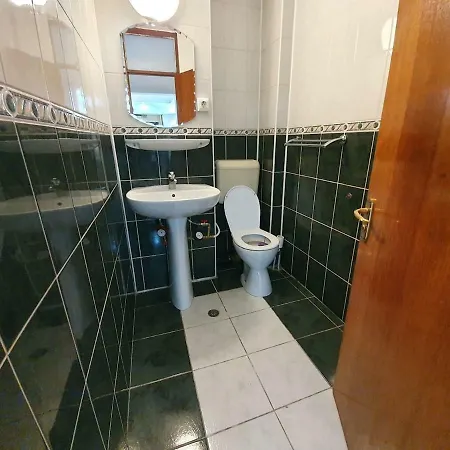 Spacious 2 Bedroom At Romanian Atheneum Appartement