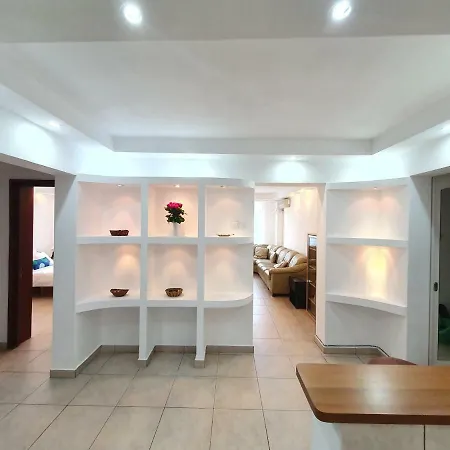 Spacious 2 Bedroom At Romanian Atheneum Appartement *