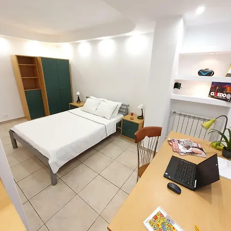 Spacious 2 Bedroom At Romanian Atheneum *