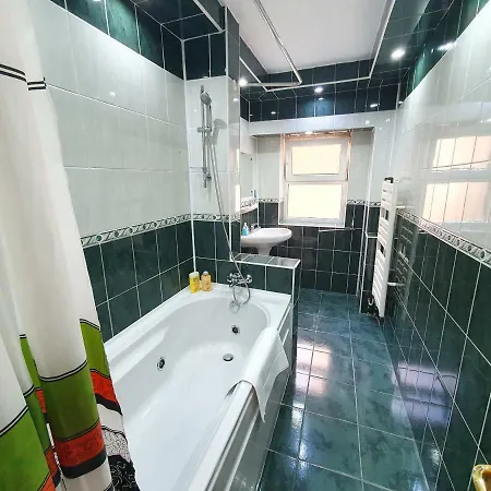 Spacious 2 Bedroom At Romanian Atheneum Appartement