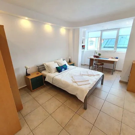 Spacious 2 Bedroom At Romanian Atheneum Bucarest
